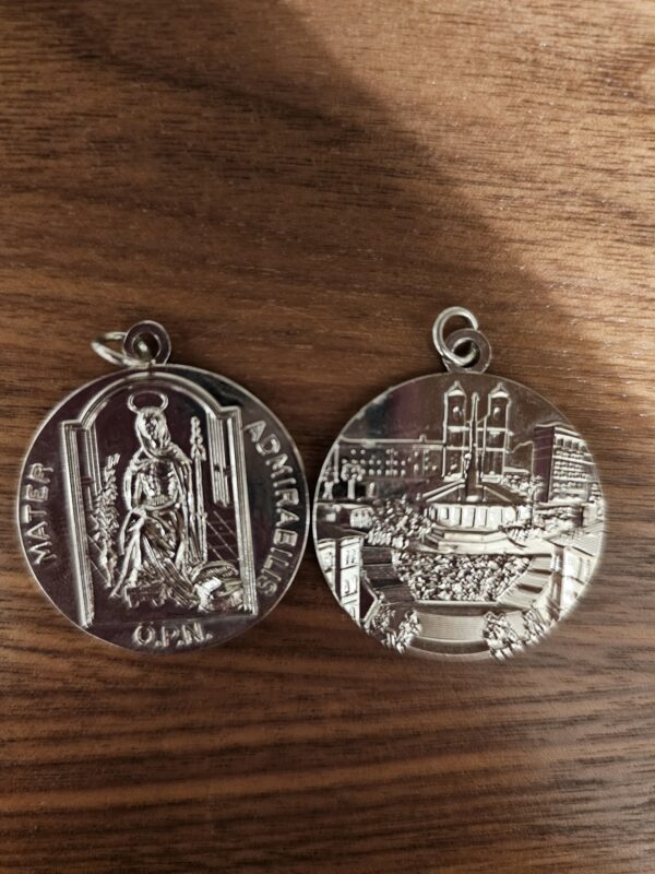 1 1/4" Mater medal